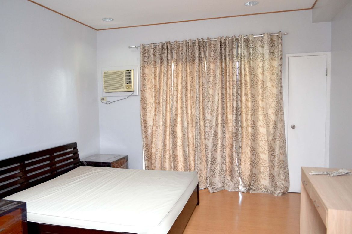 Elizabeth Place, Makati қаласындағы 3 жатты бөлмелі люкс пәтер