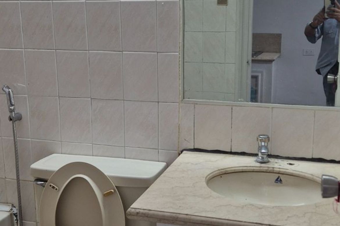 Big Studio on 25th Floor with Balcony - Makati Location