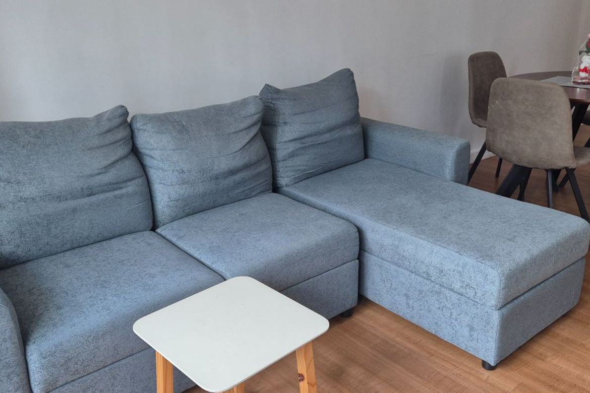 Big 1BR Condo near Ayala Makati