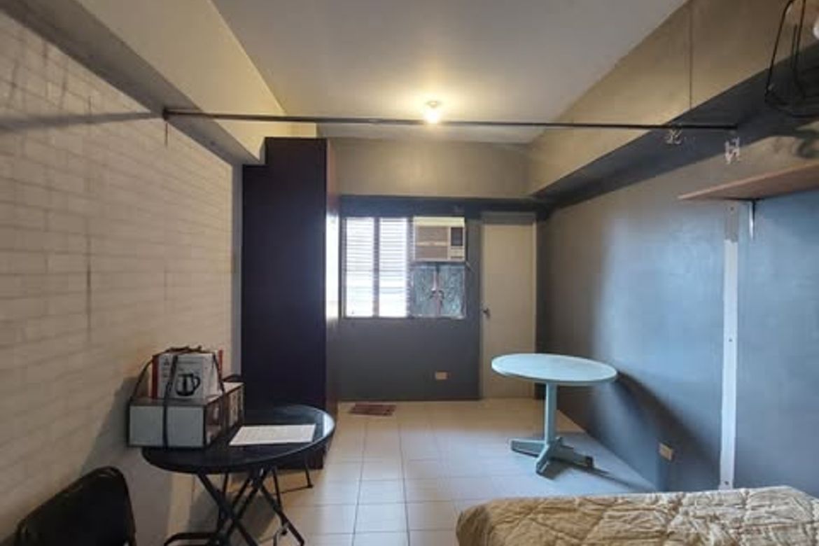 Studio Unit w/ Balcony in Corinthians Executive Regency Near Robinson Galleria