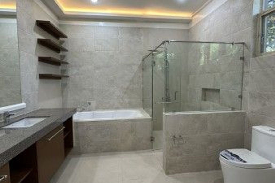 Spacious 5-Bedroom House in Ayala Alabang Village with Pool