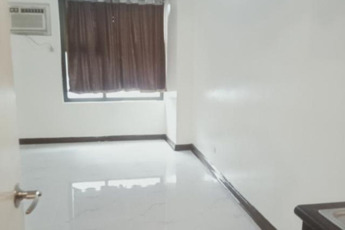 Affordable High-Floor Studio Near Makati CBD Offices