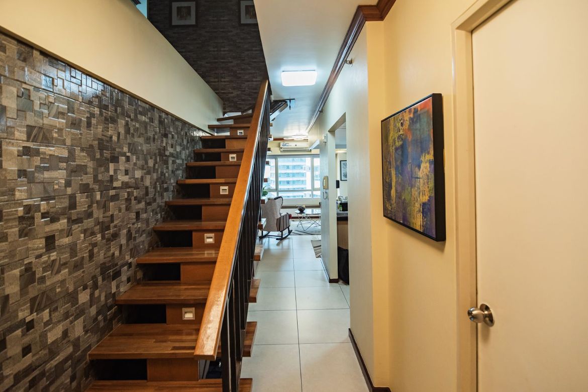The Columns Legazpi-дегі 2 жұмақты жиһазбен жабдықталған пәтер