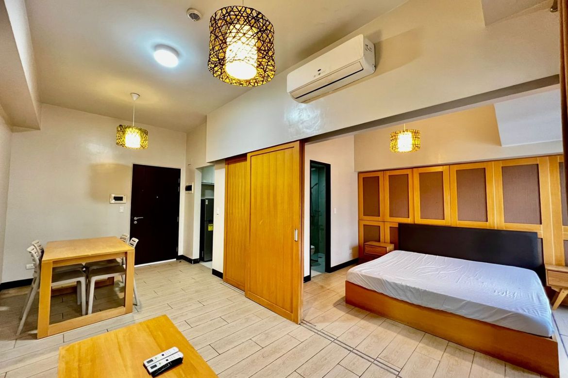 Studio Apartment with Makati Skyline View