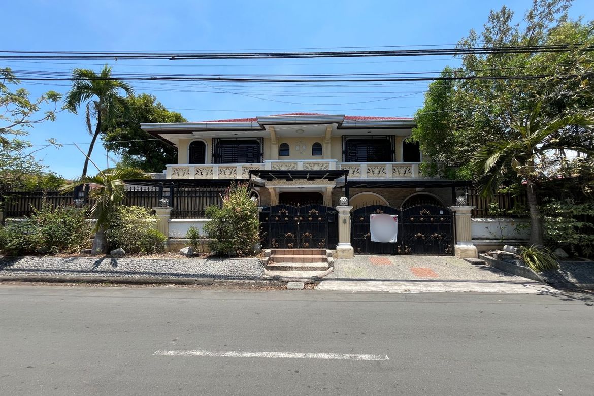 Spacious 4-Bedroom House in Merville Executive Area with Pool