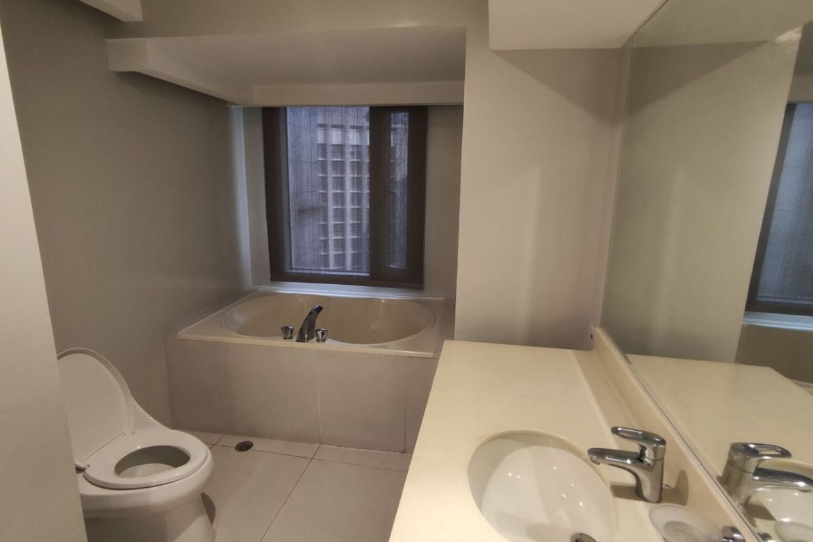 The Forbes Tower, Salcedo Village-тегі 3 бөлмелі пәтер