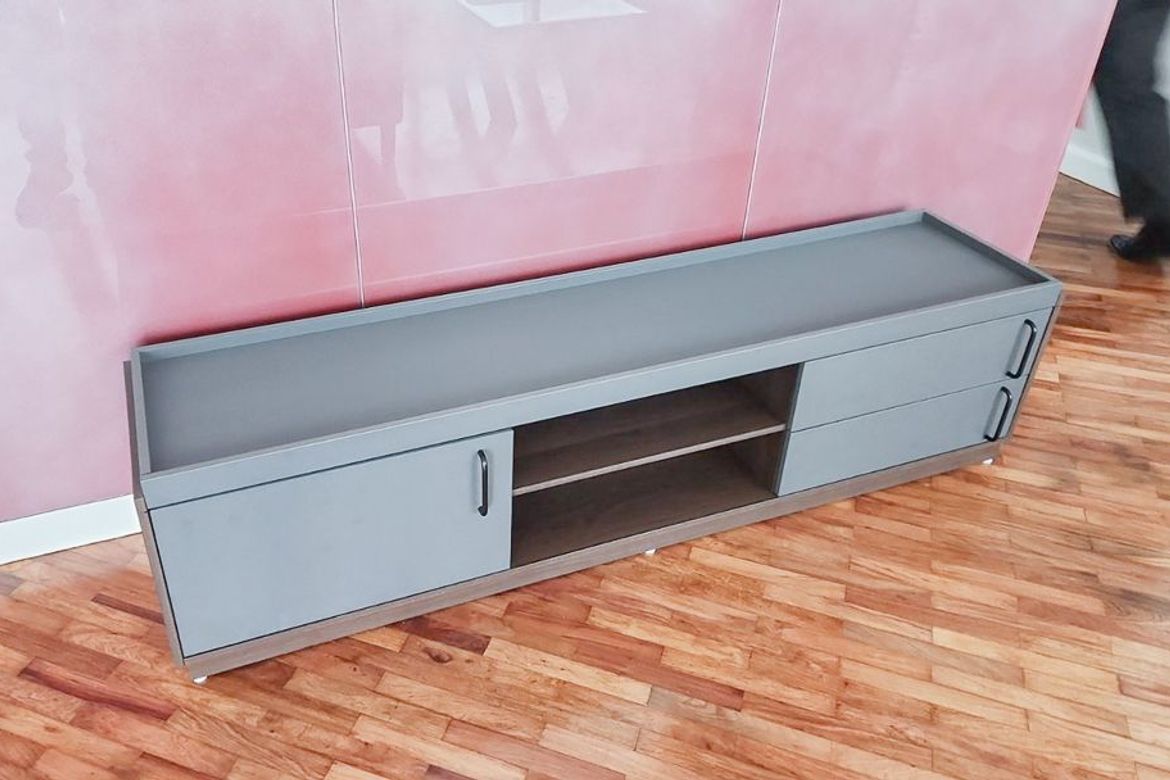 3 бөлмелі толық жабдықталған пәтер, 38-ші қабатта, тұрақ орыны бар