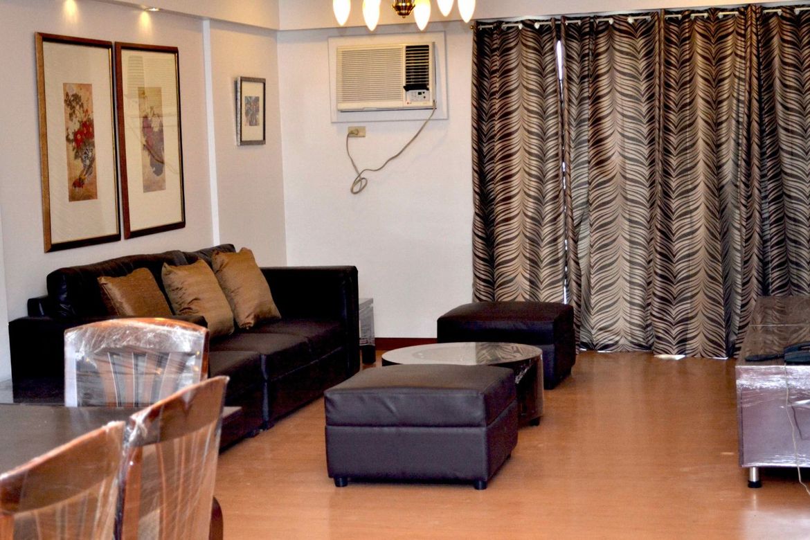 Elizabeth Place, Makati қаласындағы 3 жатты бөлмелі люкс пәтер