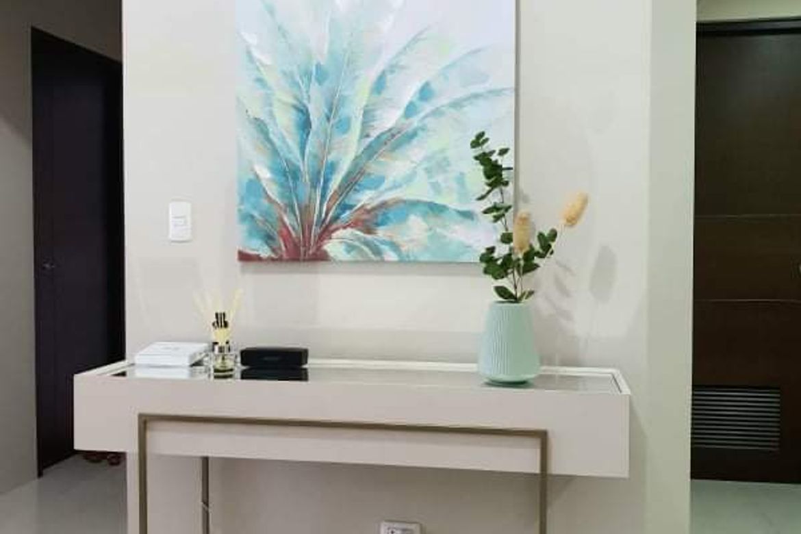 Fully Furnished 2 Bedroom in Uptown Ritz BGC, Taguig