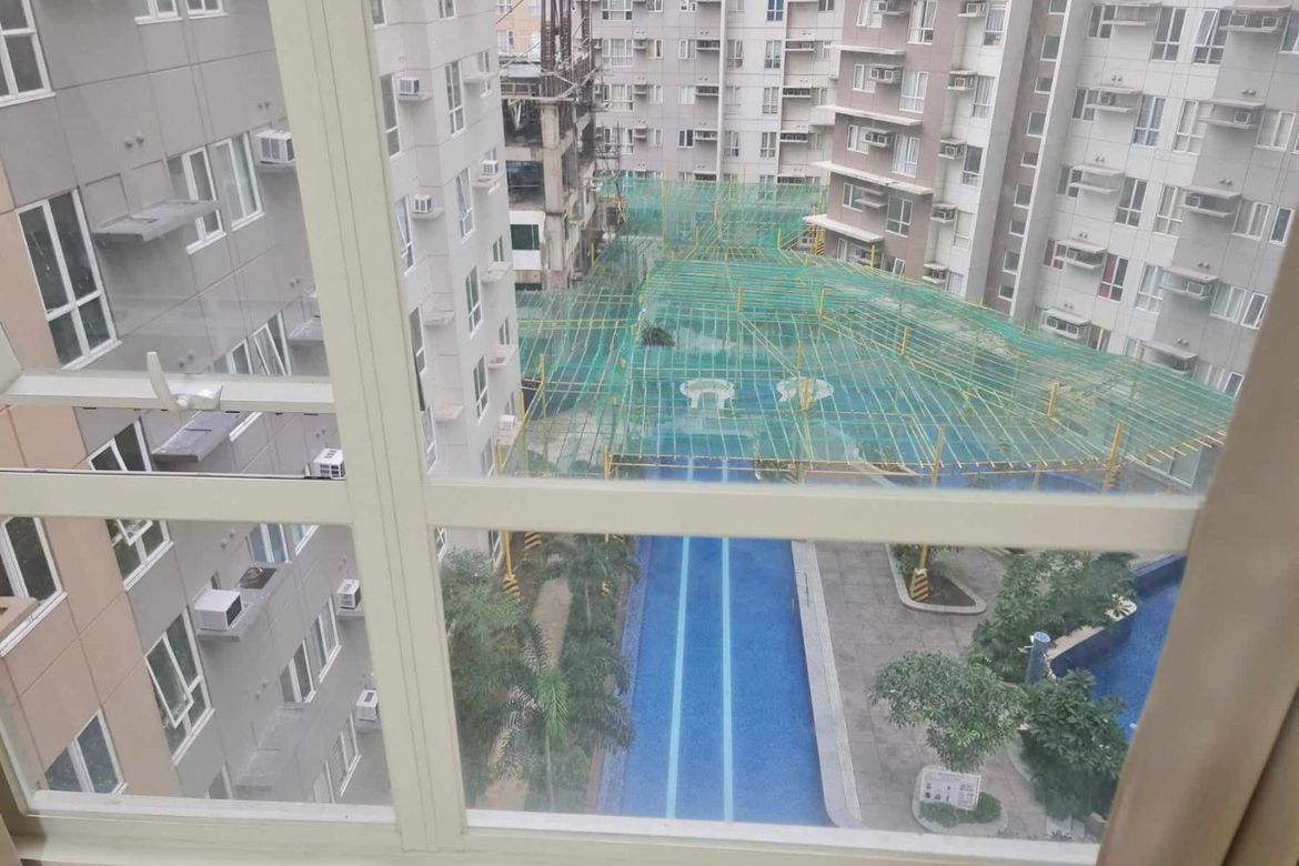 Mandaluyong қаласындағы Pioneer Woodland кондоминиумы - MRT Boni станциясына қосылған