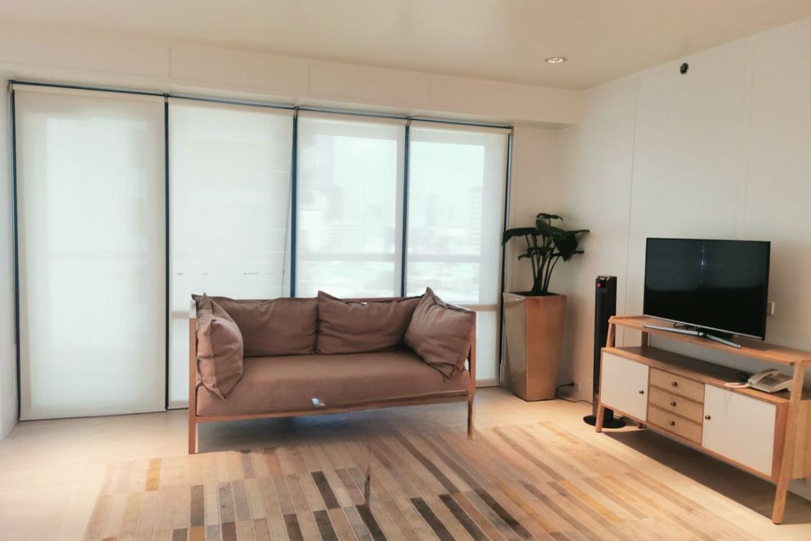 Luxurious 2-Bedroom Fully Furnished High-Rise Apartment