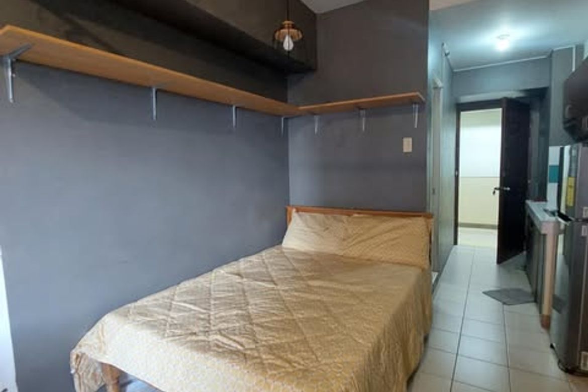 Studio Unit w/ Balcony in Corinthians Executive Regency Near Robinson Galleria