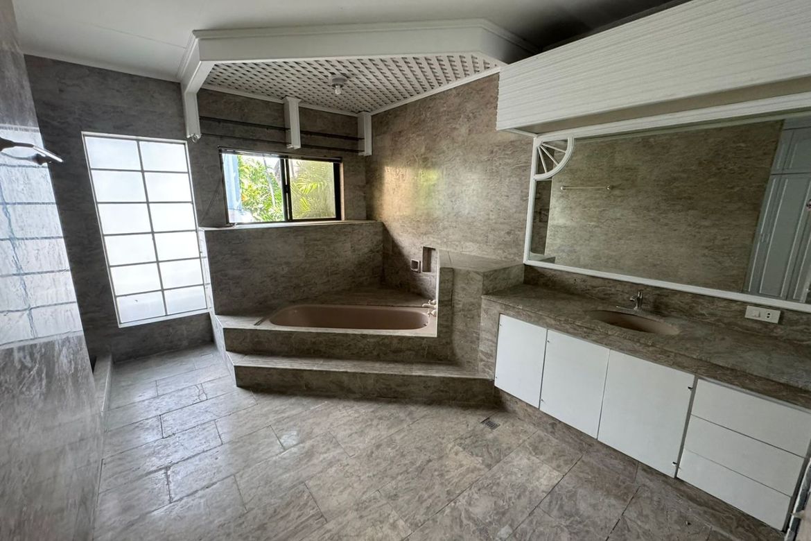 Spacious 5-Bedroom House in Ayala Alabang Village