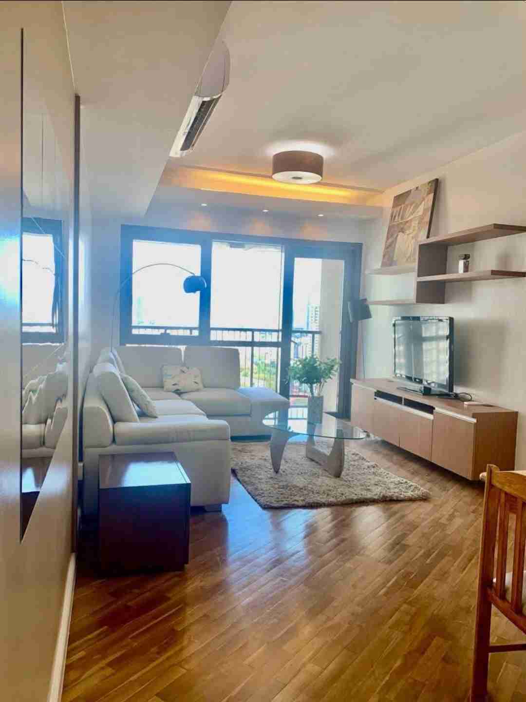 Rockwell Joya South бұрыс бөлмесі - Толық жиһазданған 2 бөлмелі балконмен