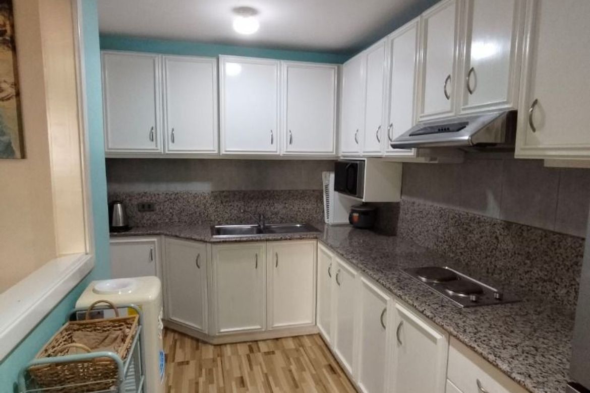 3 бөлмелі жиһаздары бар пәтер, Olympic Heights, Иствуд Сити QC