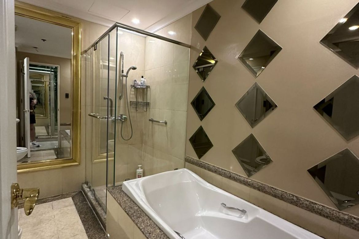 Толық жабдықталған 1 бөлмелі пәтер Shang Grand Tower, Макати қаласында