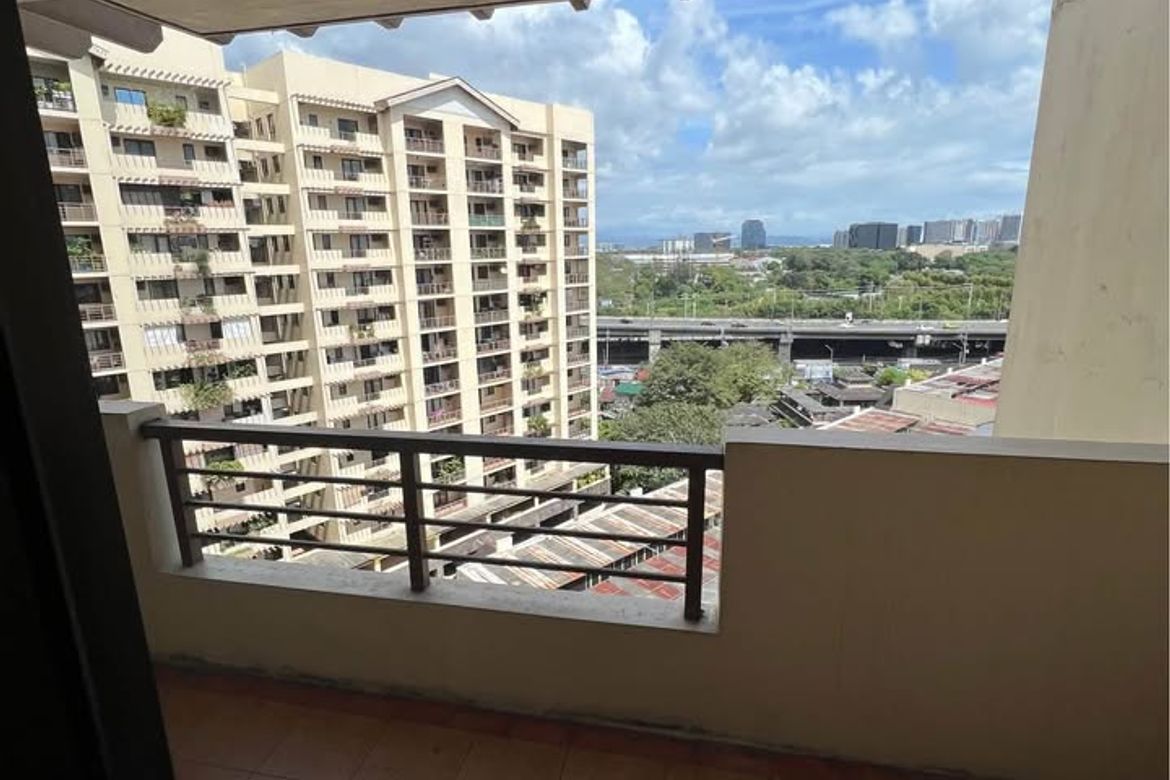 Fully Furnished Two Bedroom Apartment in Merville, Parañaque
