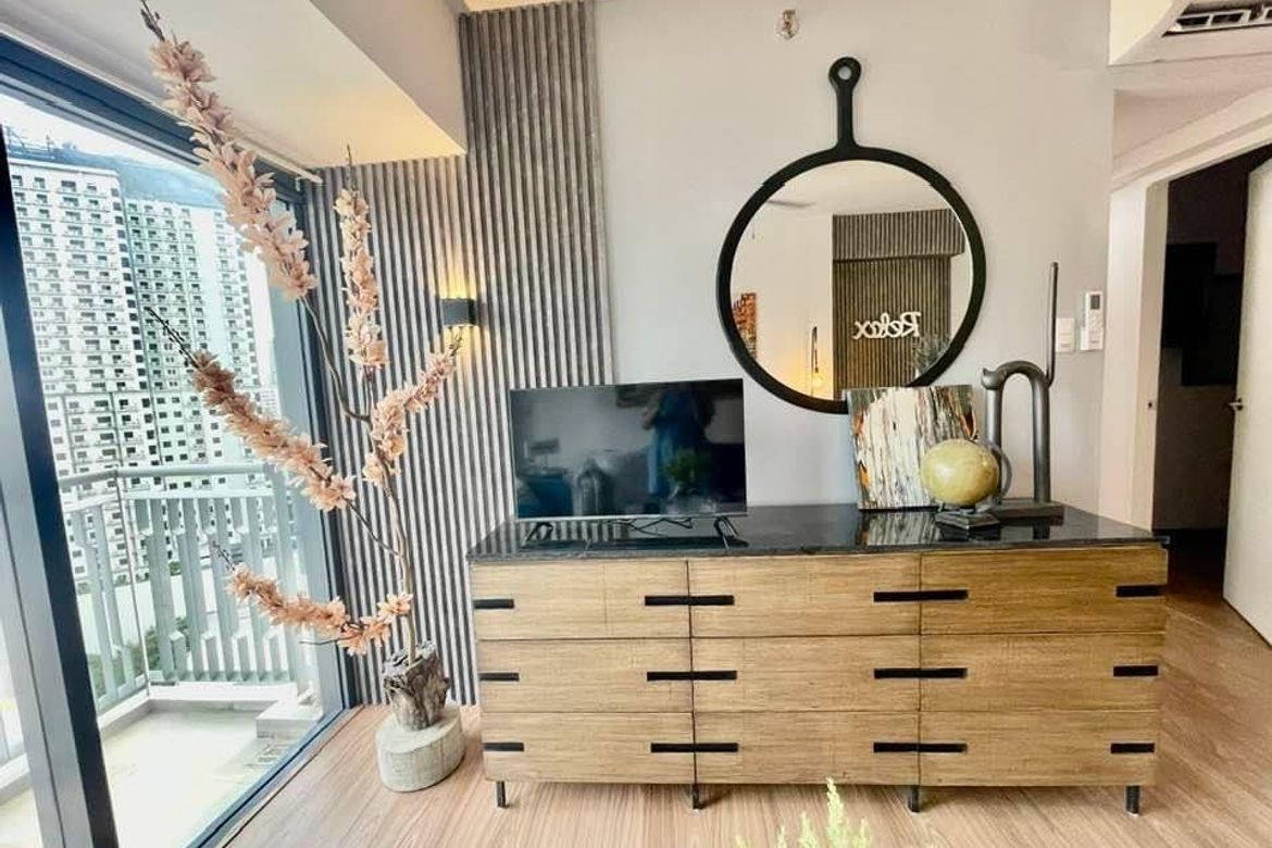 Furnished 2 Bedroom Corner Unit with Parking in The Rise Makati
