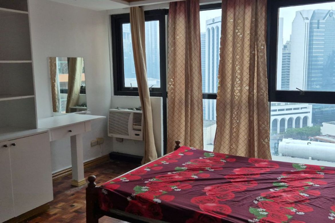 Studio Apartment in Makati, 21st Floor, Near Key City Locations