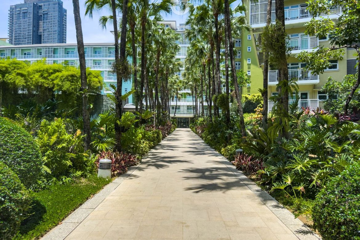 Fully Furnished 1-Bedroom Apartment with Parking
