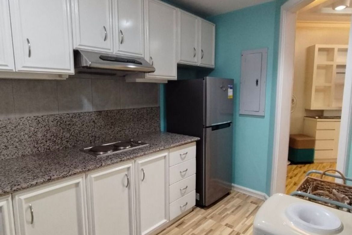 3 бөлмелі жиһаздары бар пәтер, Olympic Heights, Иствуд Сити QC