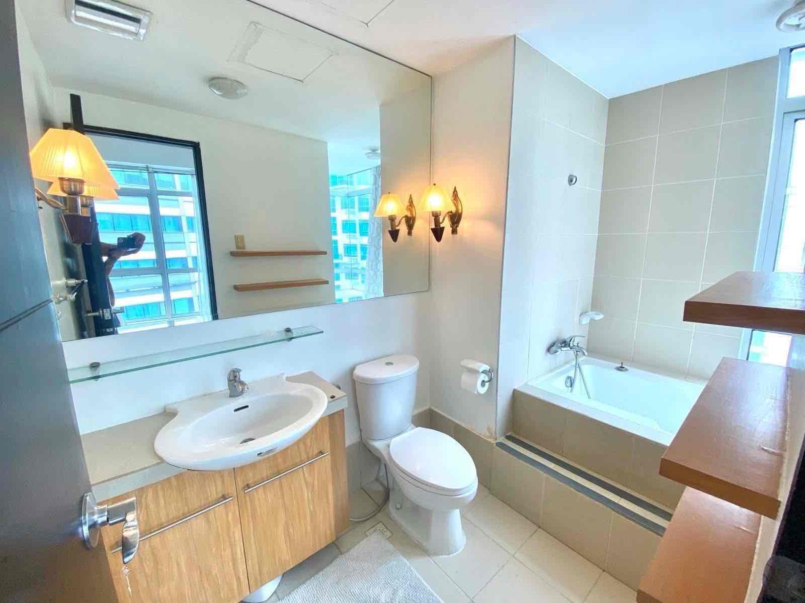 Fully Furnished 2BR Apartment in BLUESAPHIRE, BGC