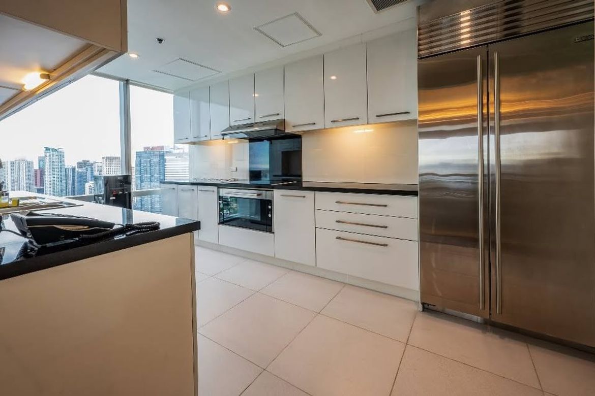 Luxurious 3-Bedroom Raffles Makati Apartment with Premium Amenities