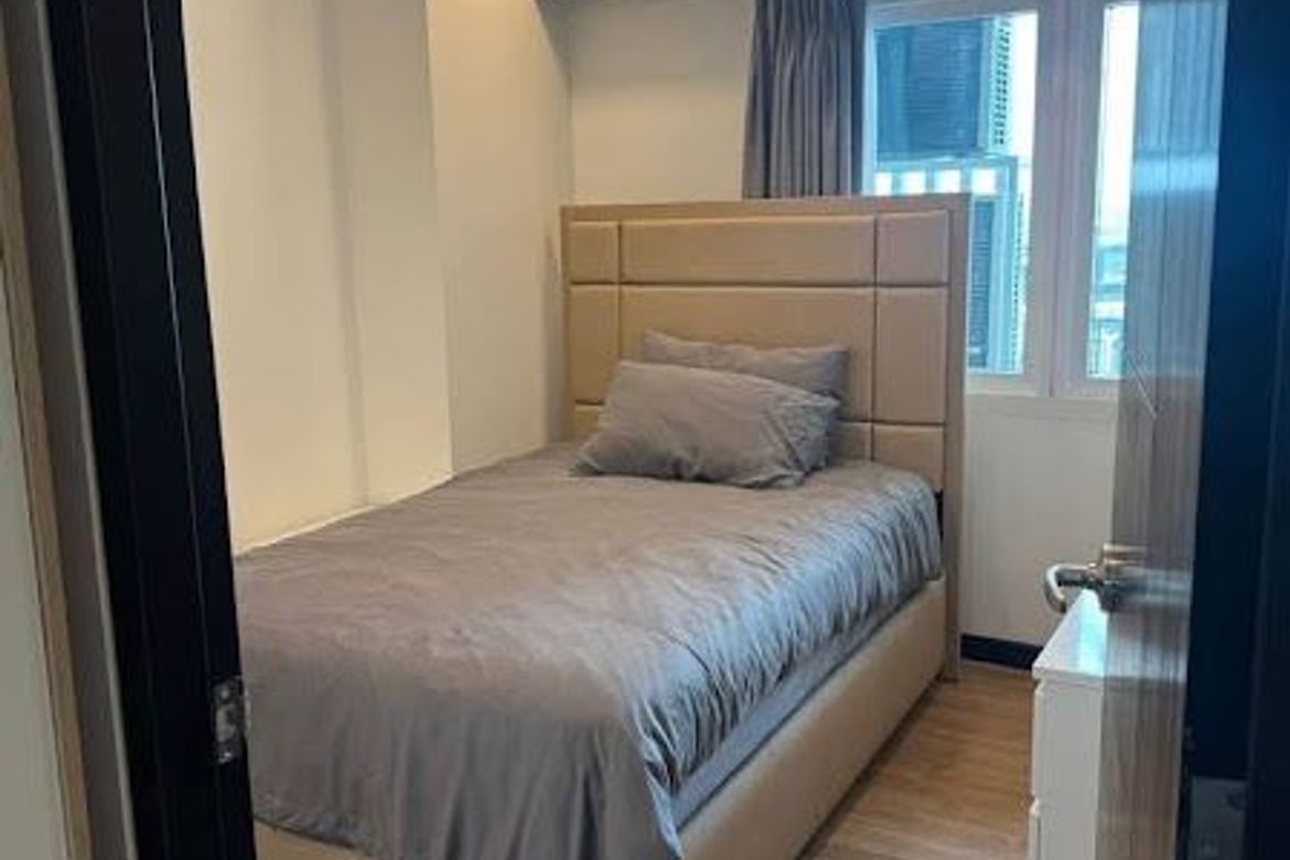 2 Bedroom Furnished Condo in Two Serendra, BGC