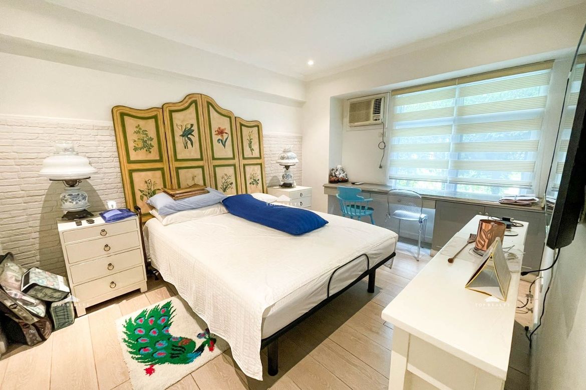 Fully Furnished 2BR Unit in Two Serendra, BGC with Amenities