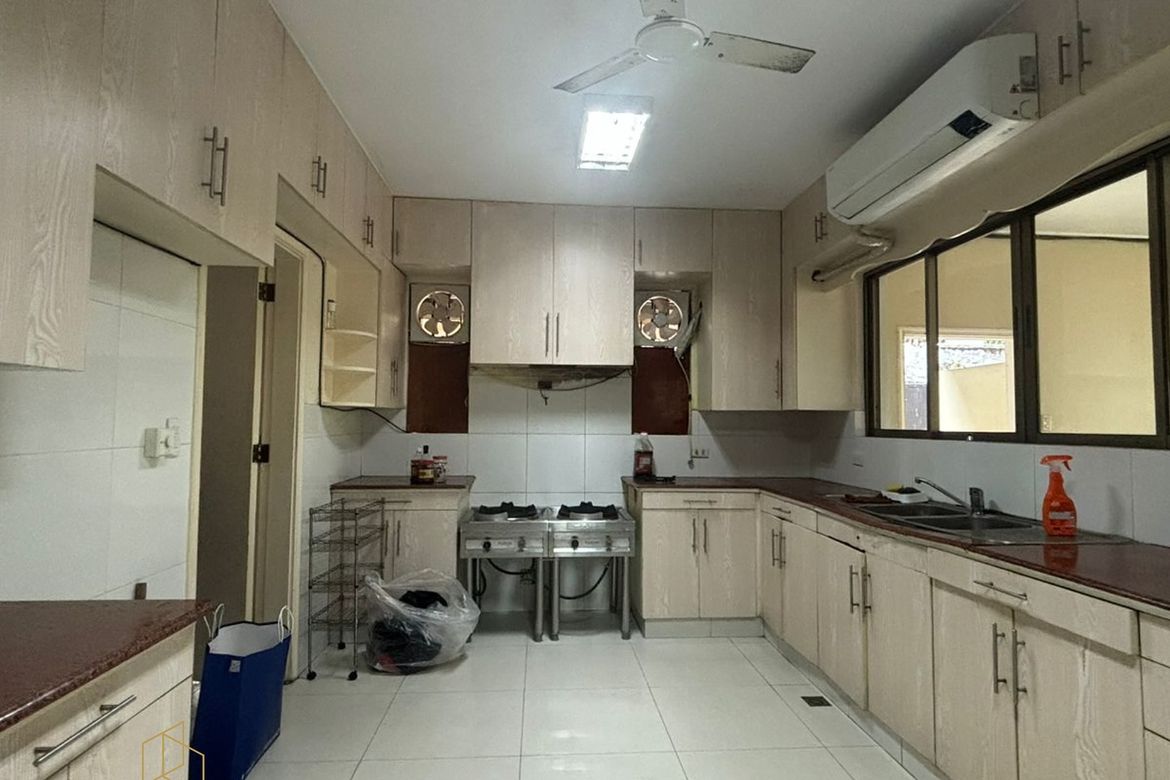 Luxurious 2-Storey House in Dasmariñas Village with Garden and Pool