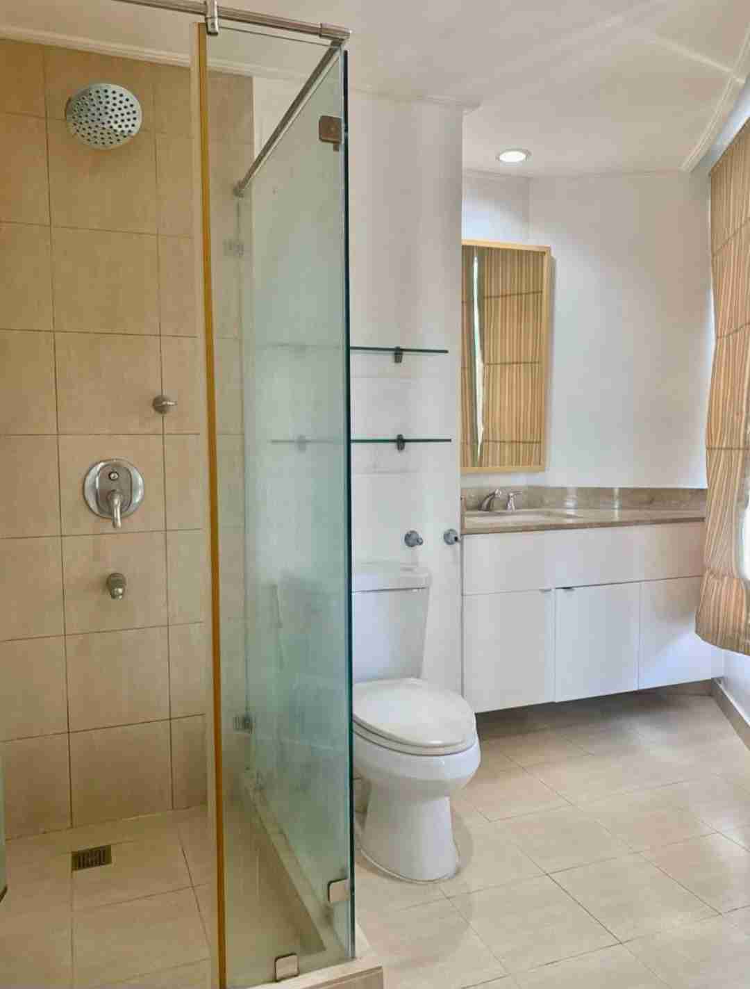 Rockwell Joya South бұрыс бөлмесі - Толық жиһазданған 2 бөлмелі балконмен