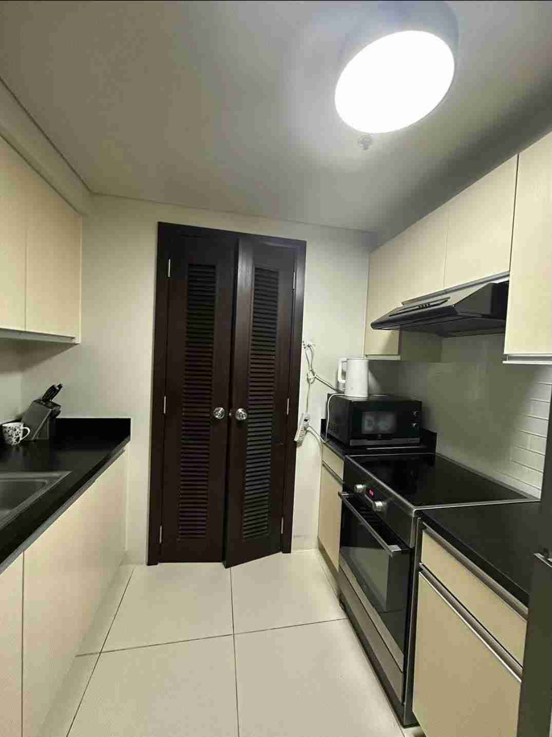 1-Bedroom Fully Furnished Apartment in Kroma Tower, Makati