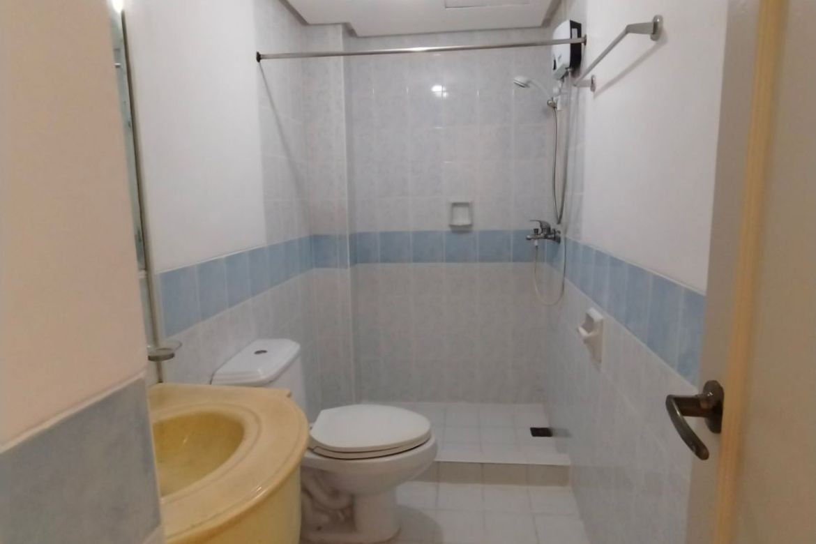 Fully Furnished Studio at One Orchard Road, Eastwood City