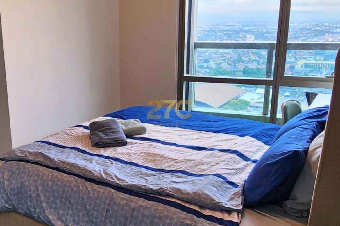 Fully Furnished 1-Bedroom Condo in BGC with East-Facing Balcony