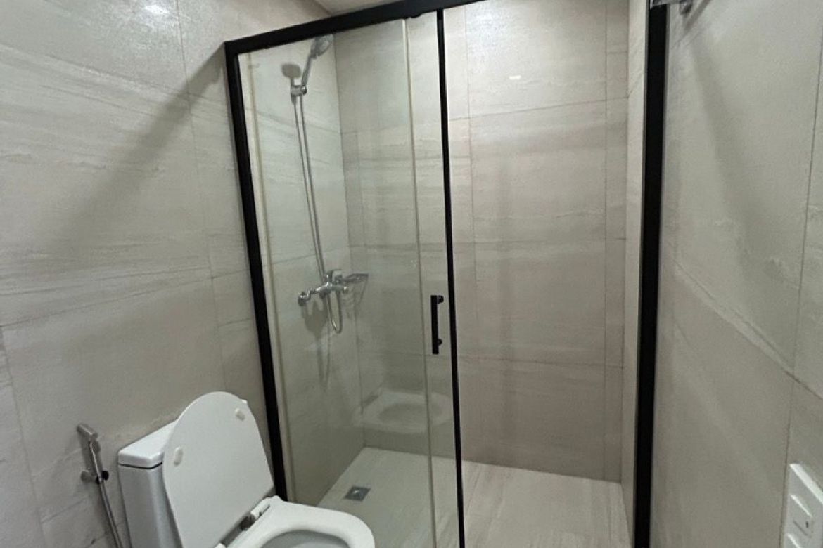 Жаңартылған және жиһаздалған 3 бөлмелі пәтер Classica Tower-да, Макати қаласы