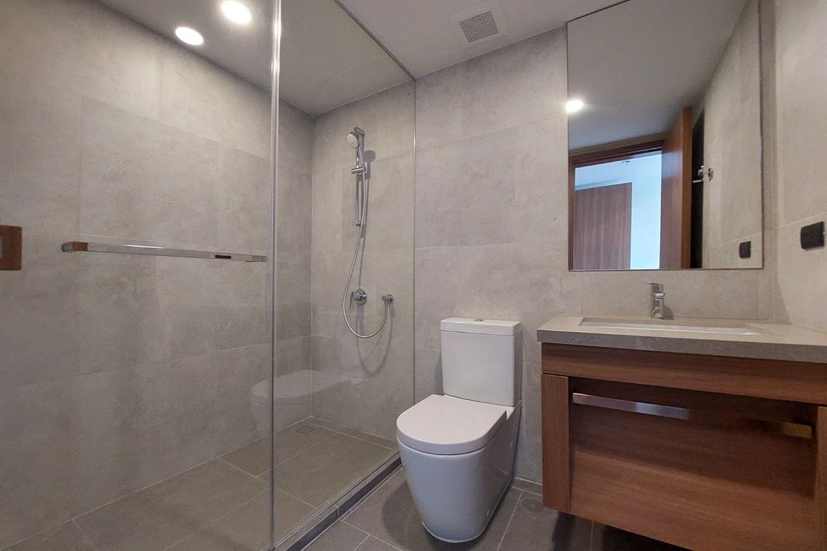 Luxury Apartment with Golf Course and Skyline Views in Mandaluyong