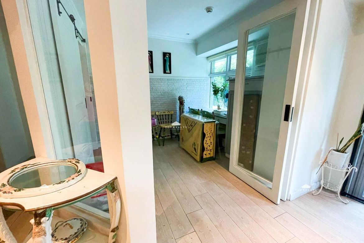 Fully Furnished 2BR Unit in Two Serendra, BGC with Amenities