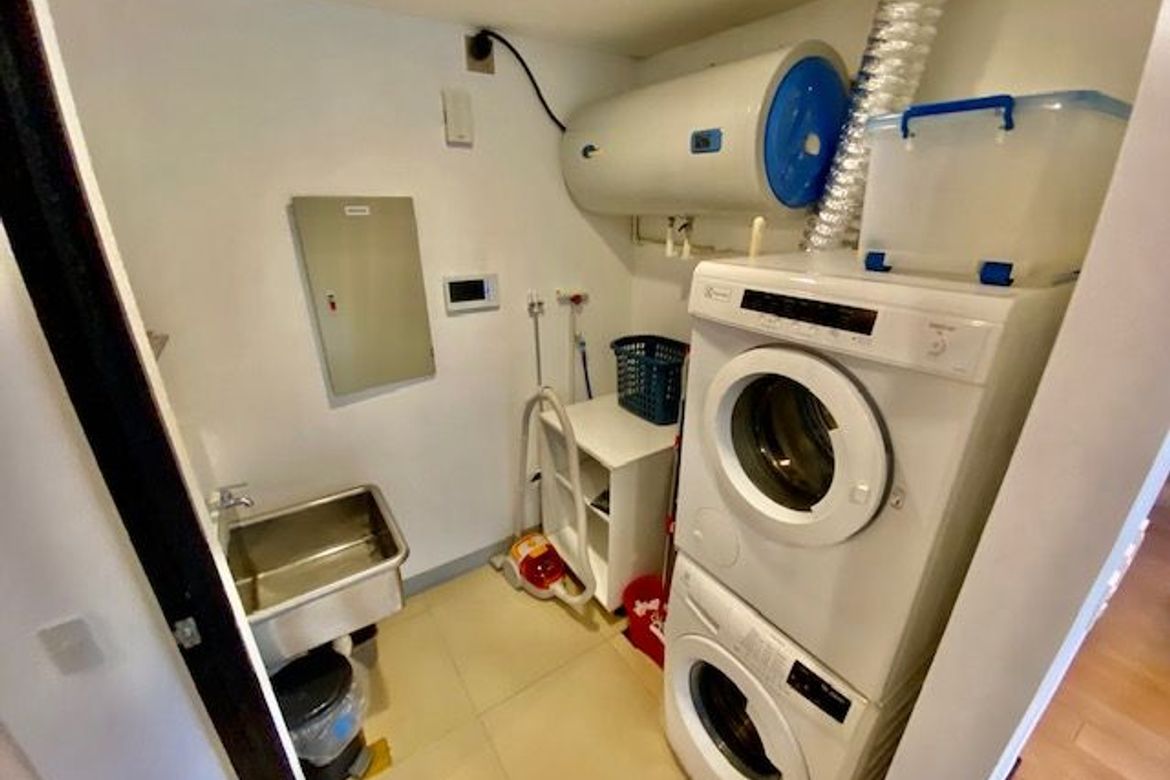 One Serendra, BGC-дағы толық жабдықталған 2 бөлмелі пәтер