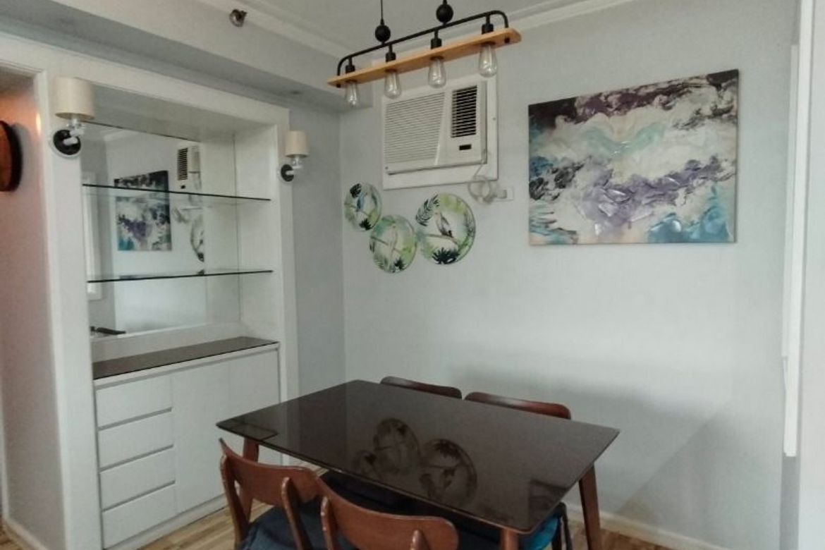 3 бөлмелі жиһаздары бар пәтер, Olympic Heights, Иствуд Сити QC