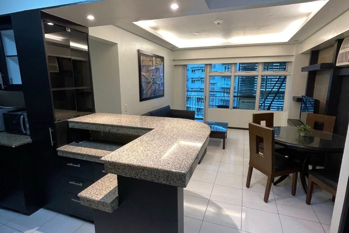 Жаңа жөнделген 2 бөлмелі пәтер Two Serendra BGC-де