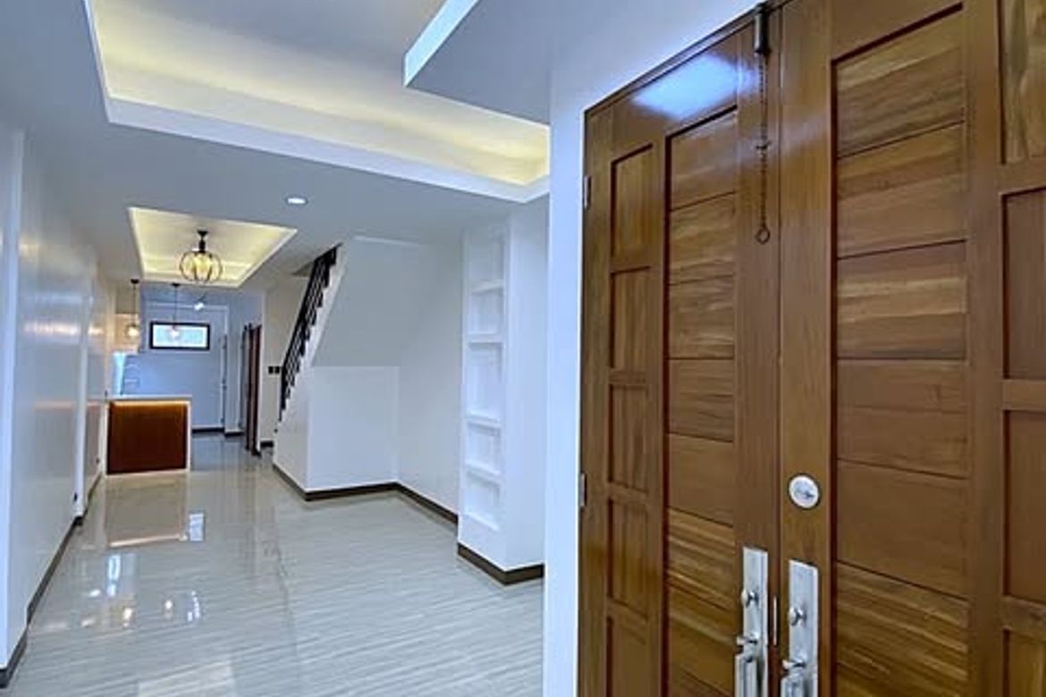 3 Storey 4 Bedroom Townhouse in Bangkal, Makati City