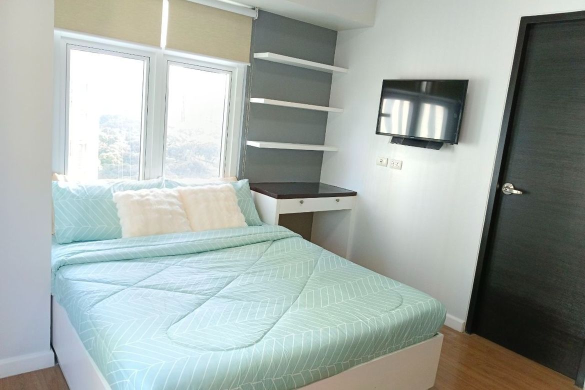 Fully Furnished 2 Bedroom Apartment in Two Serendra, BGC
