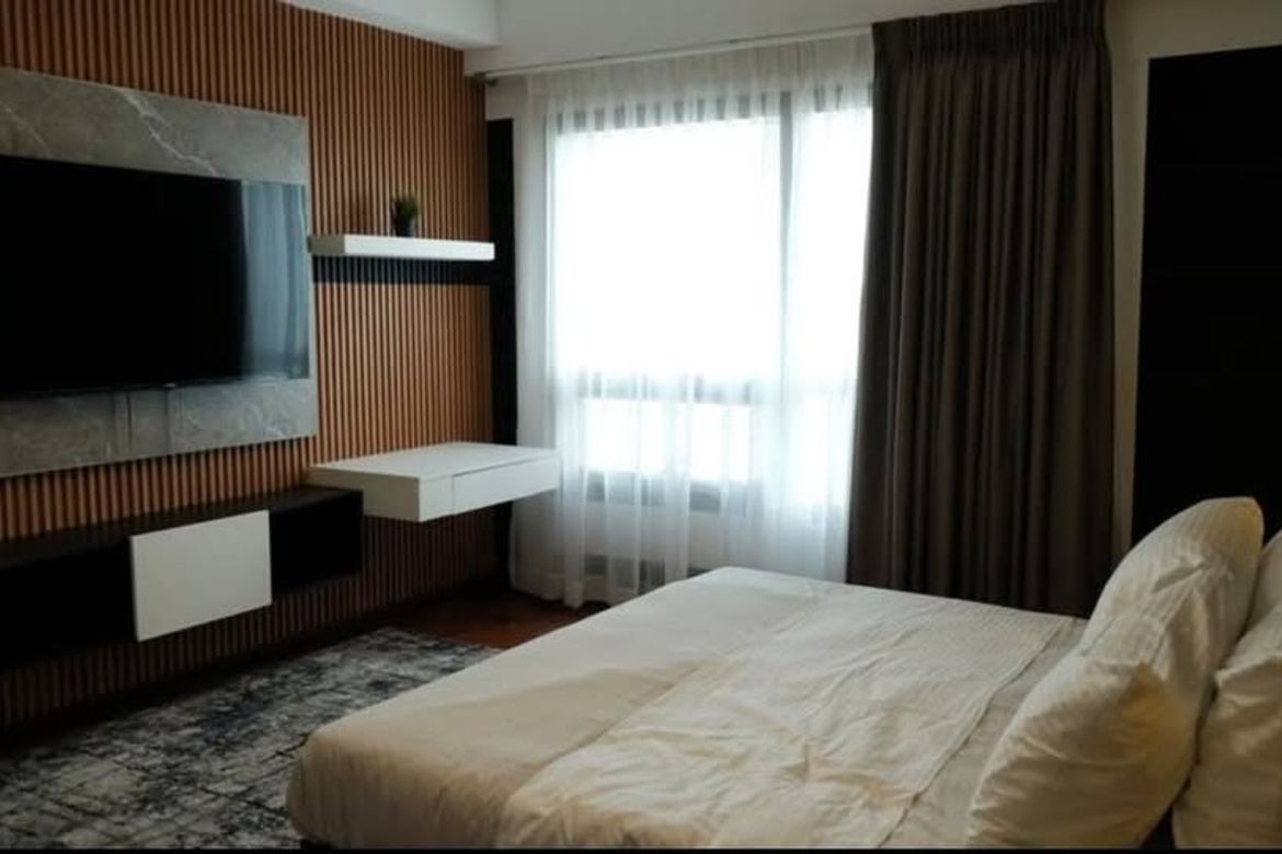 Luxurious 2-Bedroom Condo in Greenbelt, Makati City