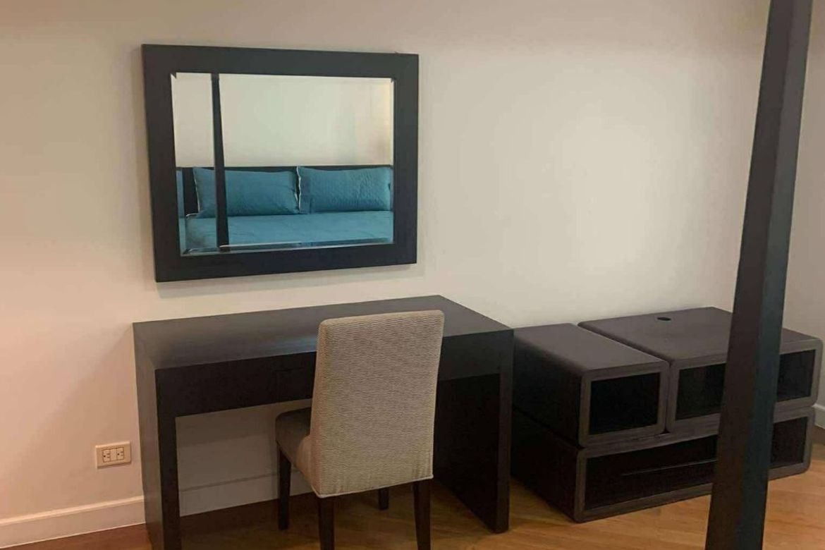 Forbes Tower Makati-дағы толық жабдықталған 2 жатқа бөлмелі пәтер
