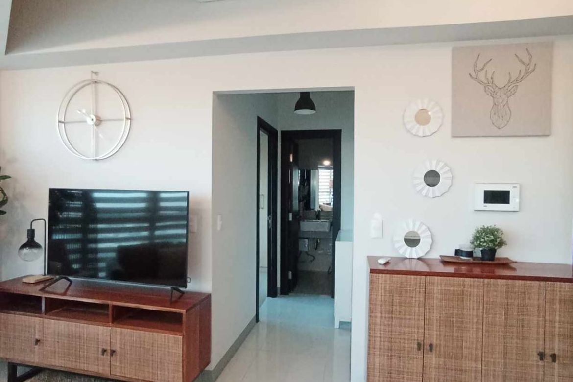Fully-Furnished 1-Bedroom Apartment in Uptown Parksuites, Taguig