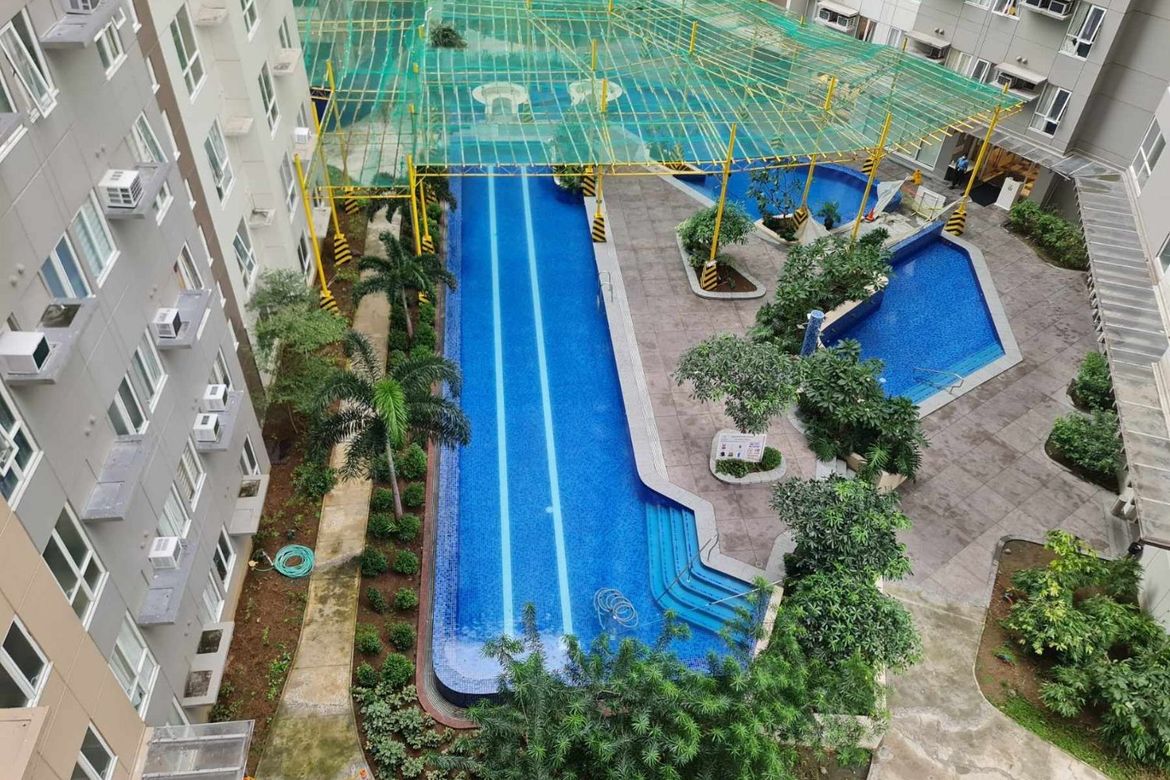 Mandaluyong қаласындағы Pioneer Woodland кондоминиумы - MRT Boni станциясына қосылған