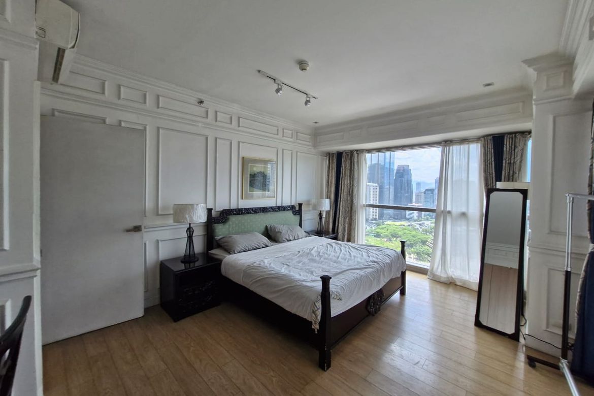 Elegant 1-Bedroom Unit at One Shangri-La Place with City Views