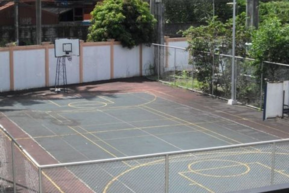 UP Quezon City маңындағы қолжетімді 2 бөлмелі пәтер