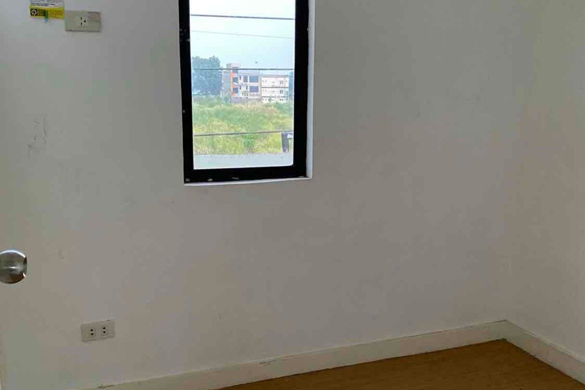 3 жұмалатын үй, SLEX Mamplasan маңындағы Jubilation Enclave тұрғын үй кешенінде, Бинян қаласы