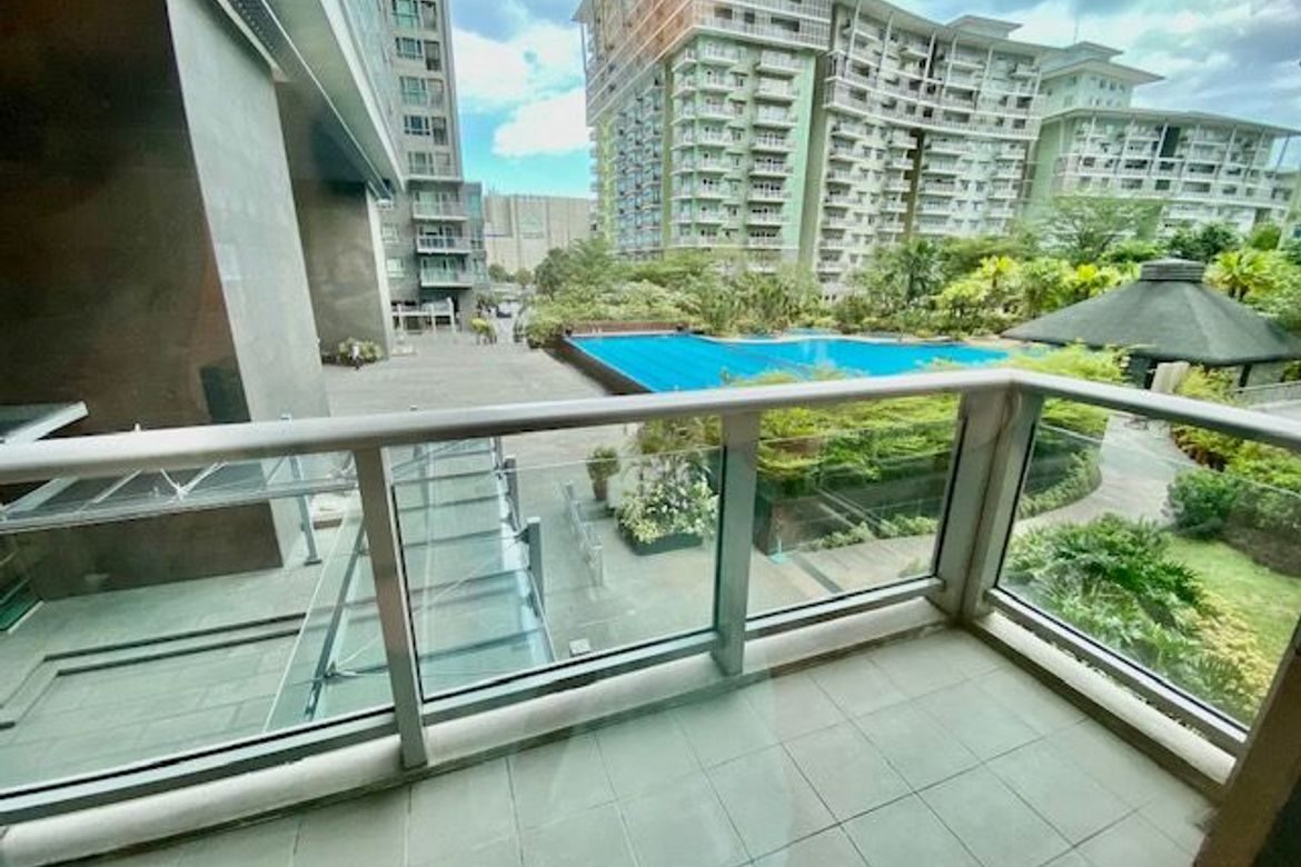 One Serendra, BGC-дағы толық жабдықталған 2 бөлмелі пәтер